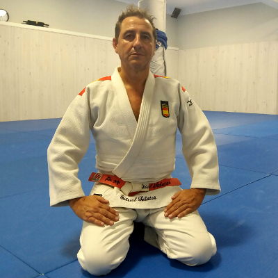 Maestro sensei judo SABATER en centro de Artes Marciales y Medicina Tradicional China a cargo del Maestro Daniel Rueda Chinchilla y Dra. Laura Cinca Travesset